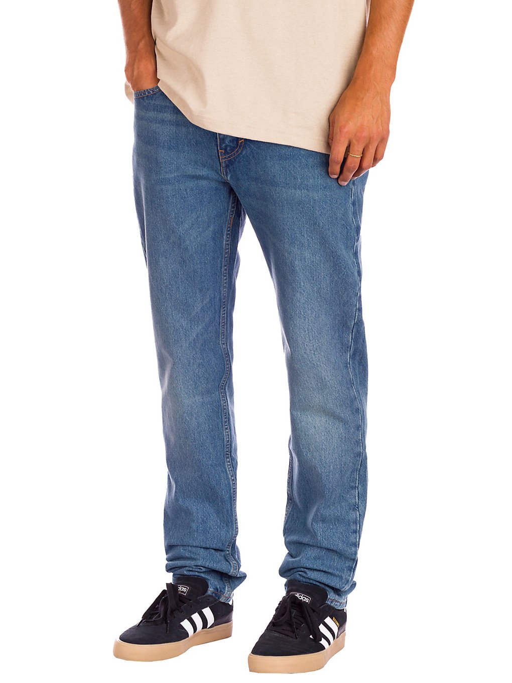 Artikel klicken und genauer betrachten! - Die Levi's® Skate 511® Slim 5 Pocket Jeans kommen mit einem modernen Slim Fit. Durch den hohen Stretchanteil bietet sie viel Bewegungsfreiheit für deine Skate Sessions. Bei Levi's® Skateboarding™ geht es um mehr als nur darum, langlebige Kleidung für Skateboarder zu schaffen. Es geht darum, großartige Gemeinschaften zu unterstützen. | im Online Shop kaufen