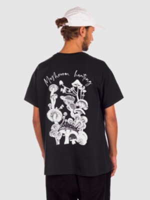Dravus Mushroom Hunting T-Paita