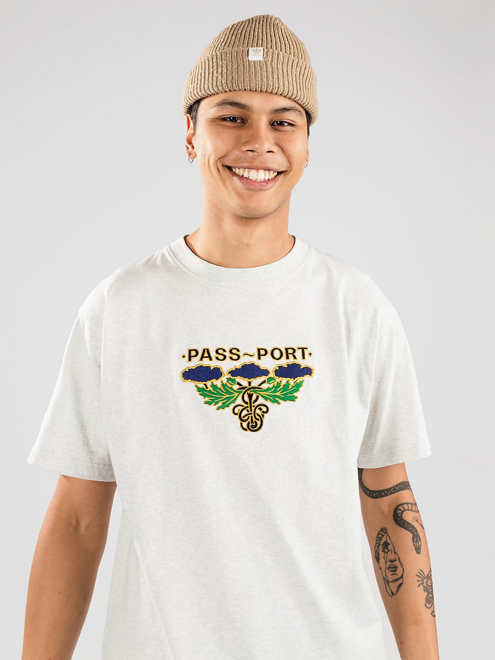 Pass Port Emblem Applique T-Shirt ash heather kaufen