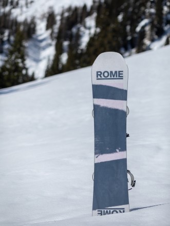 rome blue snowboard Mechanic Men's - Blue/Black From the mind of the one and only Rene Rinnekangas Rene-Gade Snowboard