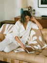 Slowtide Kingston Plush Knit Throw Odeja