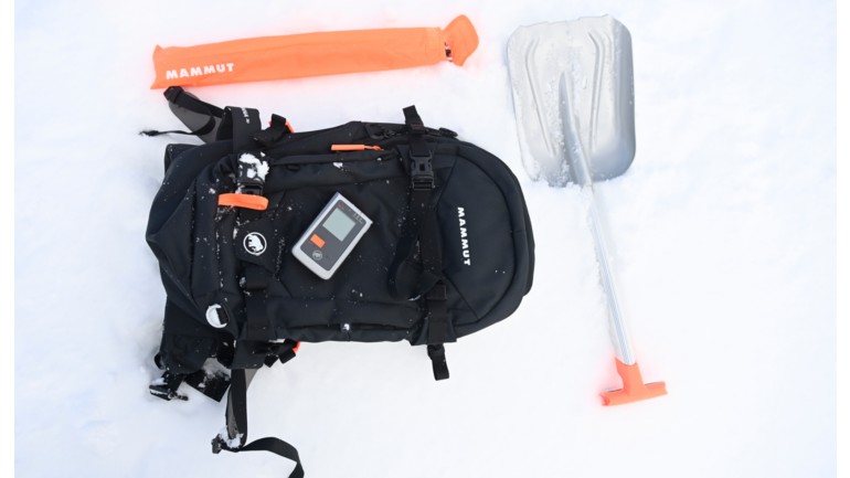 Touring-udstyr, rygsæk, sonde, skovl og transceiver fra Ortovox