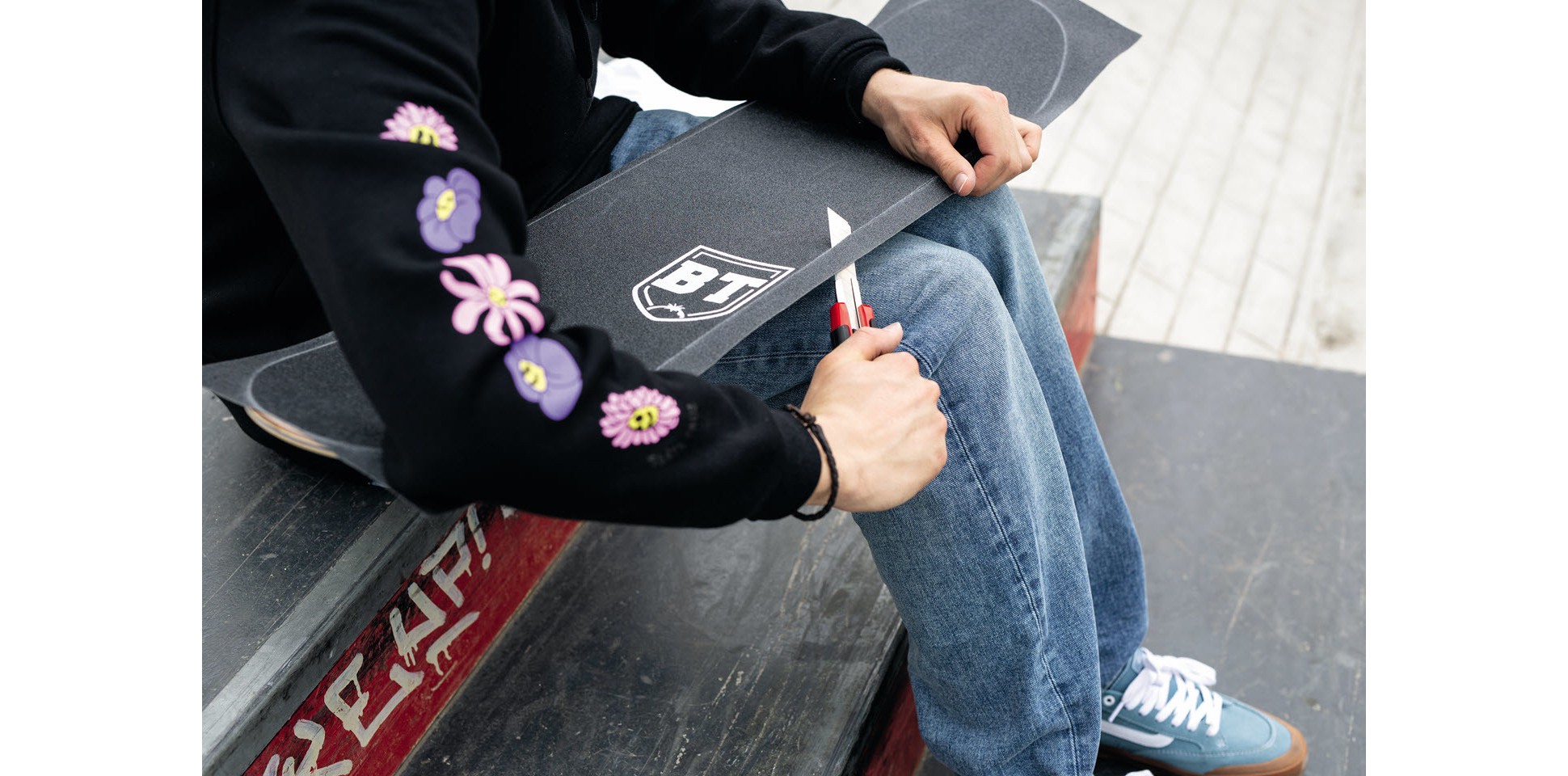 Wie klebe ich das Griptape auf das Skateboard? Blue Tomato