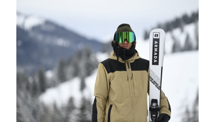 Model with a pair of all-mountain freeskis