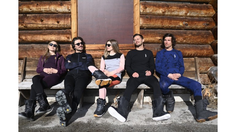 Snowboardere med baselayers