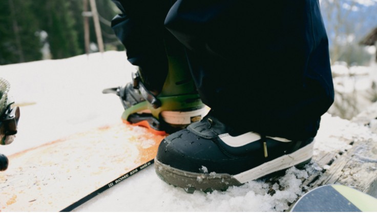 Boots de snowboard, fixations et board Burton fonctionnant parfaitement ensembles