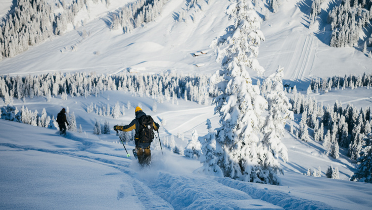Blue Tomato Team Rider Fabio Studer freerider i Japan med bredde ski