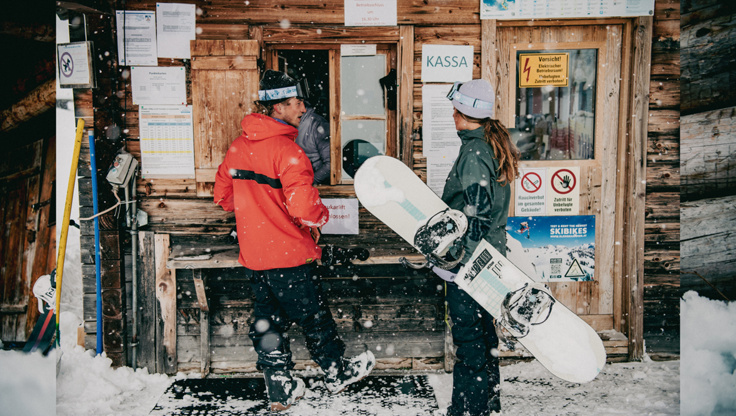 Snowboard-Anfänger in unserer Obertauern Snowboard Schule