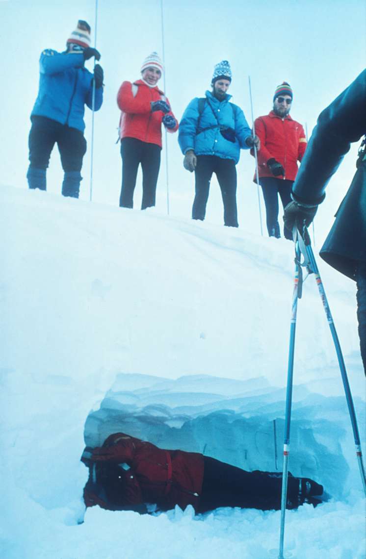 Training how to use an avalanche probe