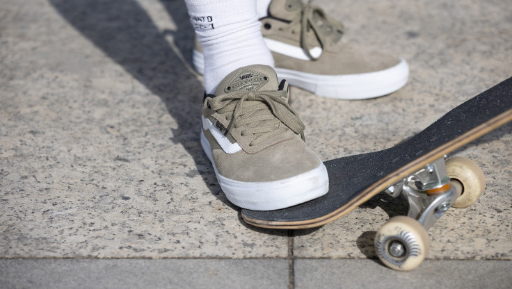 Complete skateboard in profile showing the kicktails