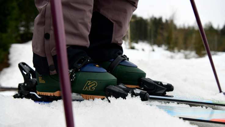 Una bota de esquí ancha